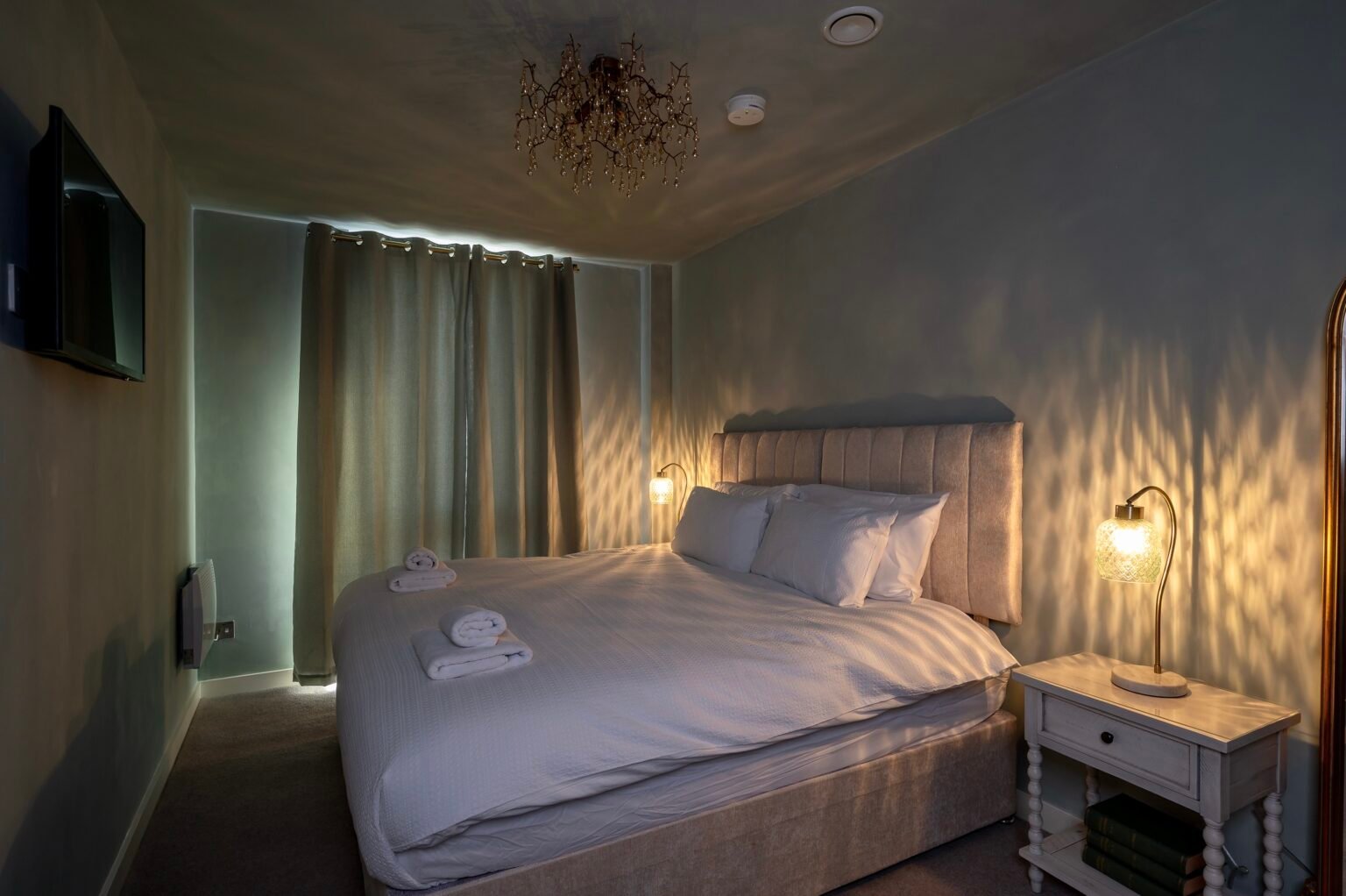 Curated visual reference: Picture Idea: City Retreat Luxury Apartment For 4 With Secure Parking A